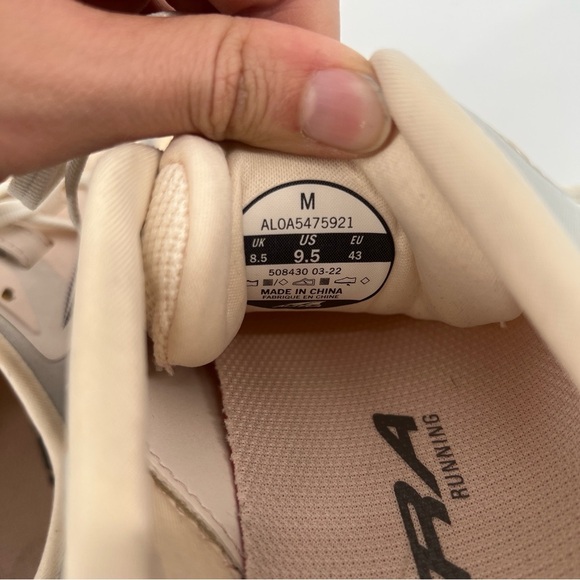 Altra Cream Athletic Athleisure Wide Toe Bed Lace Up Running Sneakers Men's 9.5 - Picture 9 of 9